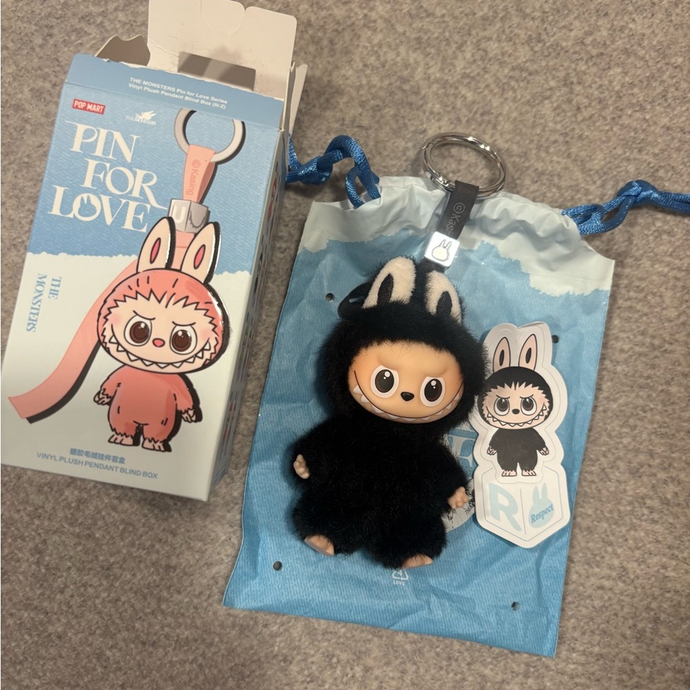 10th Anniversary The Monsters Black Labubu PIN FOR LOVE R Bundle (5 ITEMS TOTAL) - Picture 3 of 11